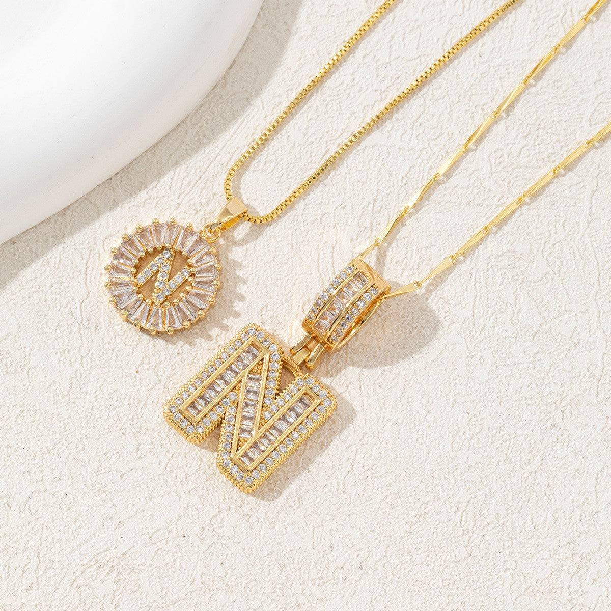 Copper and zirconium-plated gold-plated necklace with 26 English letters inlaid with diamonds-wsm