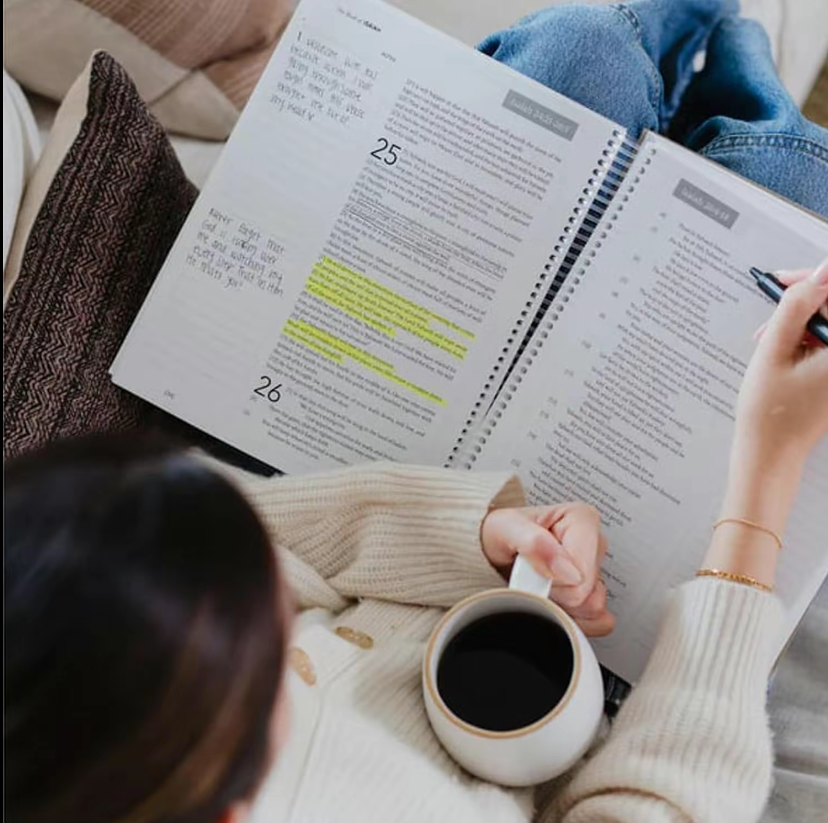 The Bible in a Year, 52-Week Study, A 365-Day Spiritual Journey with Daily Prayer and Notes-xlk
