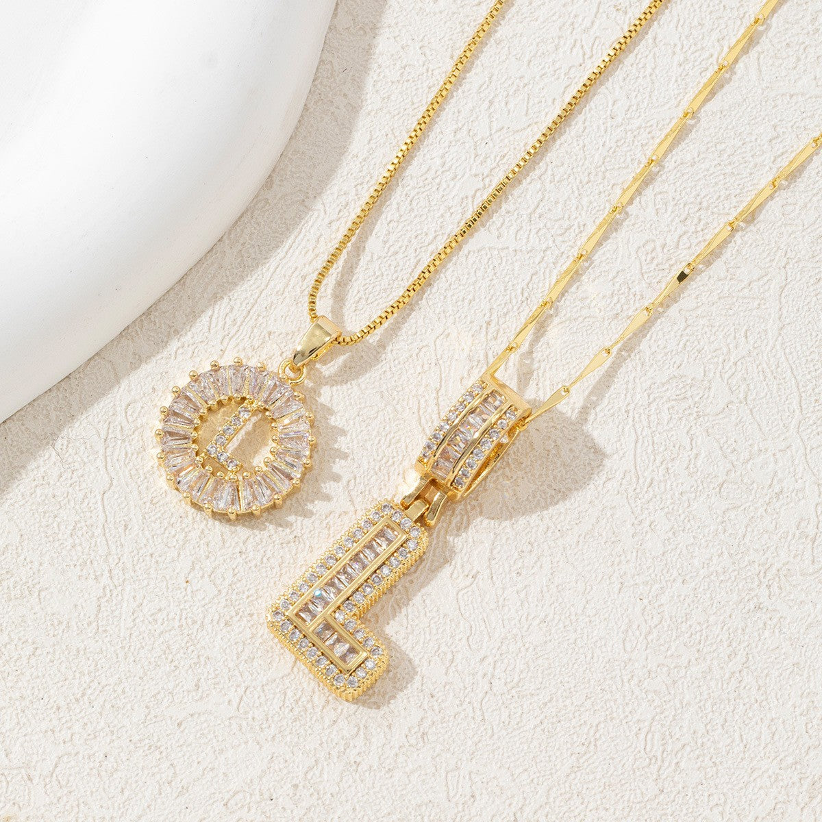 Copper and zirconium-plated gold-plated necklace with 26 English letters inlaid with diamonds-wsm