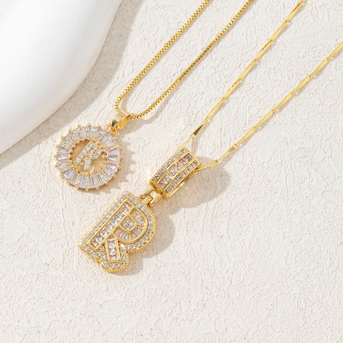 Copper and zirconium-plated gold-plated necklace with 26 English letters inlaid with diamonds-wsm