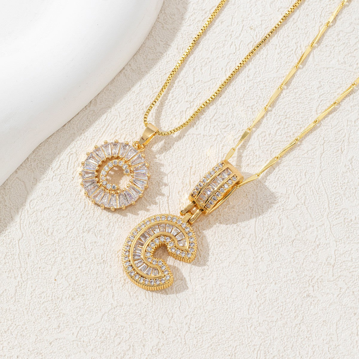 Copper and zirconium-plated gold-plated necklace with 26 English letters inlaid with diamonds-wsm