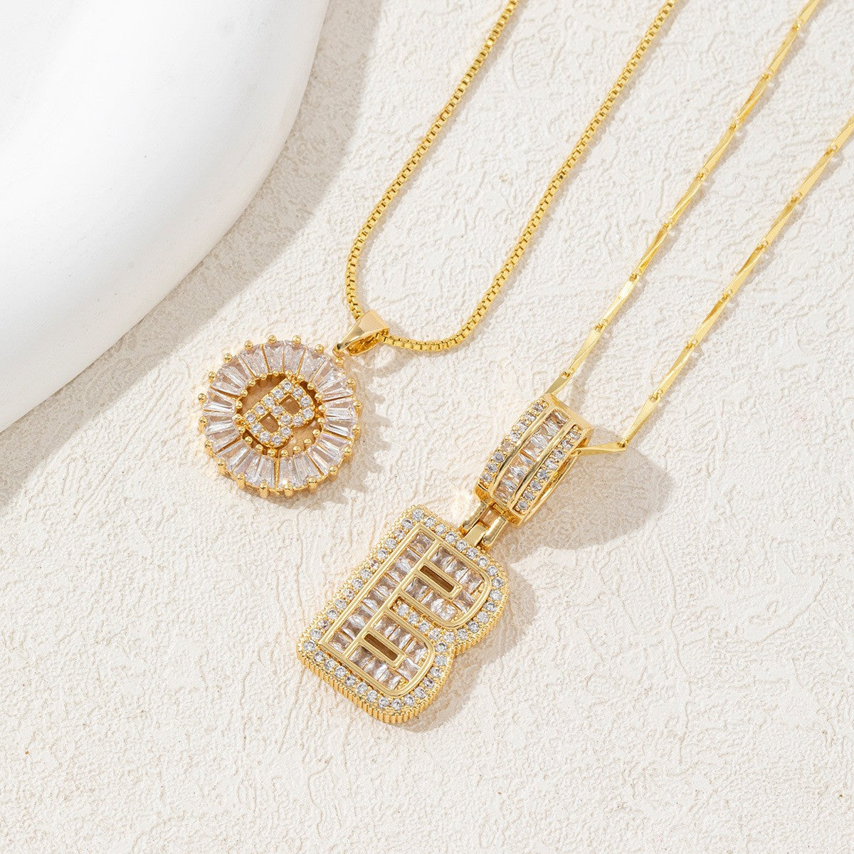 Copper and zirconium-plated gold-plated necklace with 26 English letters inlaid with diamonds-wsm