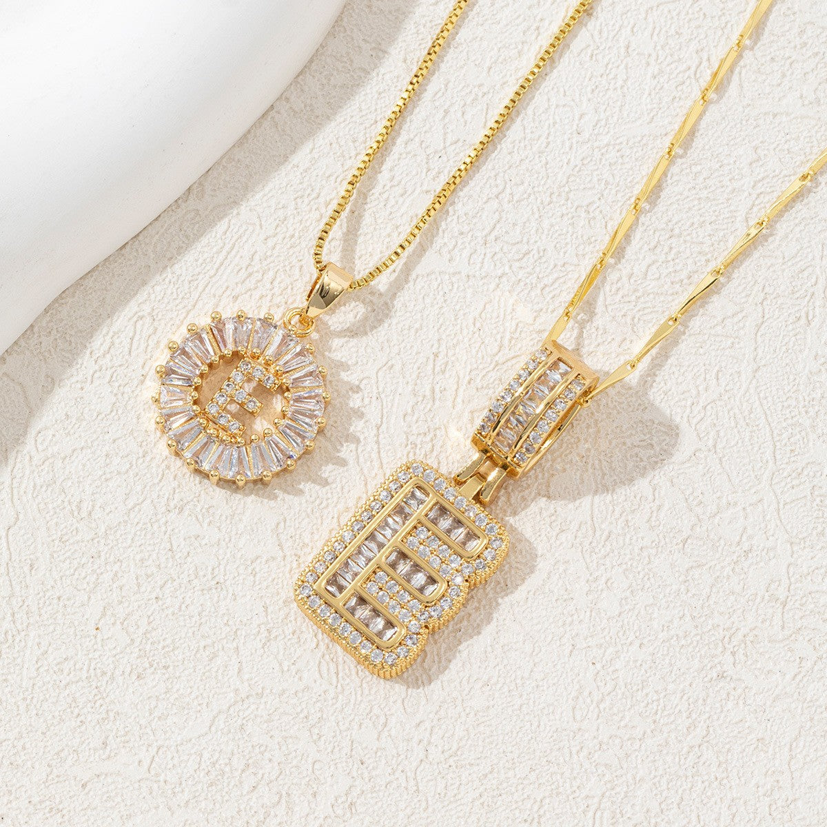 Copper and zirconium-plated gold-plated necklace with 26 English letters inlaid with diamonds-wsm