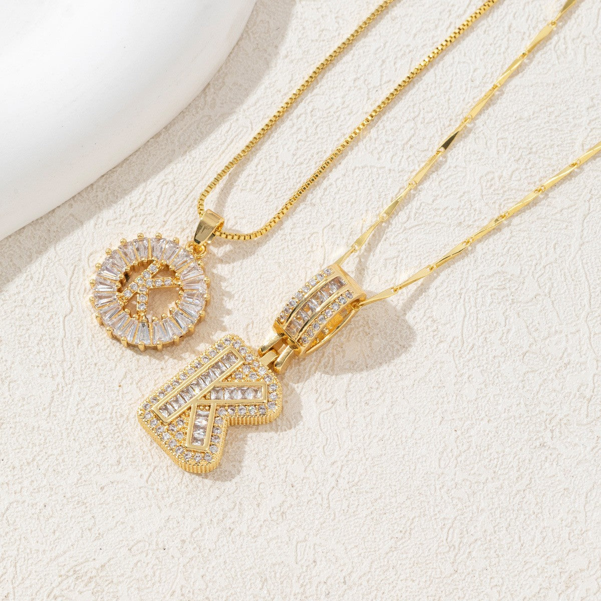 Copper and zirconium-plated gold-plated necklace with 26 English letters inlaid with diamonds-wsm