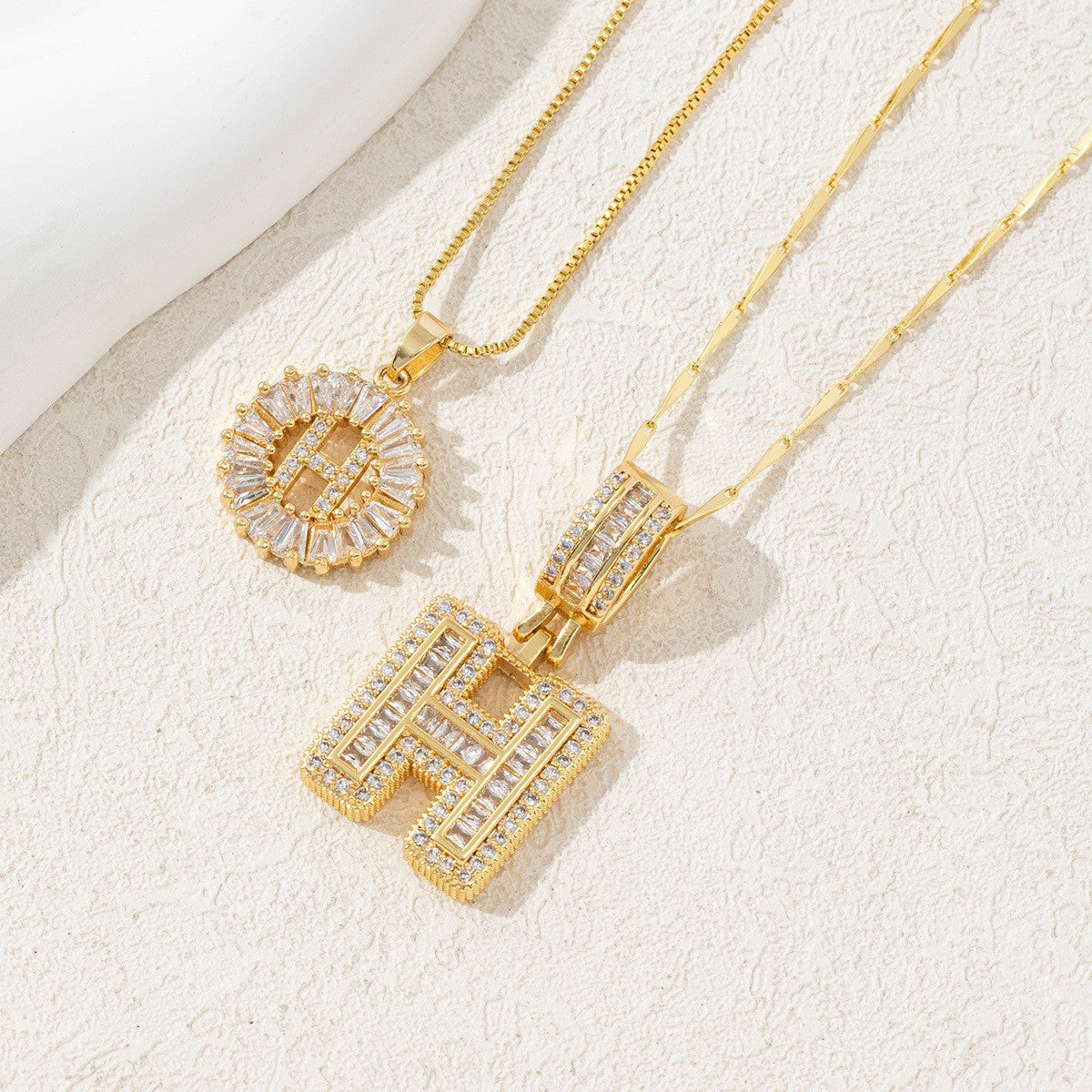 Copper and zirconium-plated gold-plated necklace with 26 English letters inlaid with diamonds-wsm