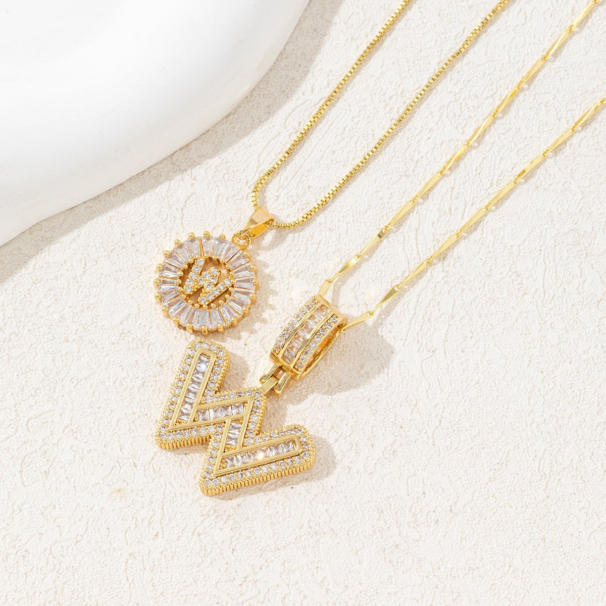 Copper and zirconium-plated gold-plated necklace with 26 English letters inlaid with diamonds-wsm