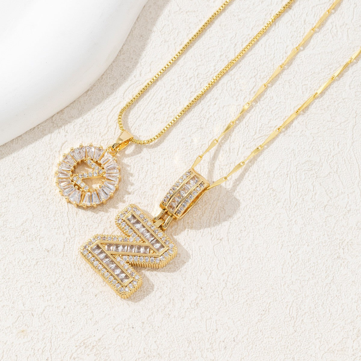 Copper and zirconium-plated gold-plated necklace with 26 English letters inlaid with diamonds-wsm