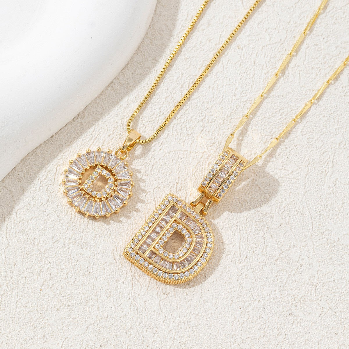 Copper and zirconium-plated gold-plated necklace with 26 English letters inlaid with diamonds-wsm