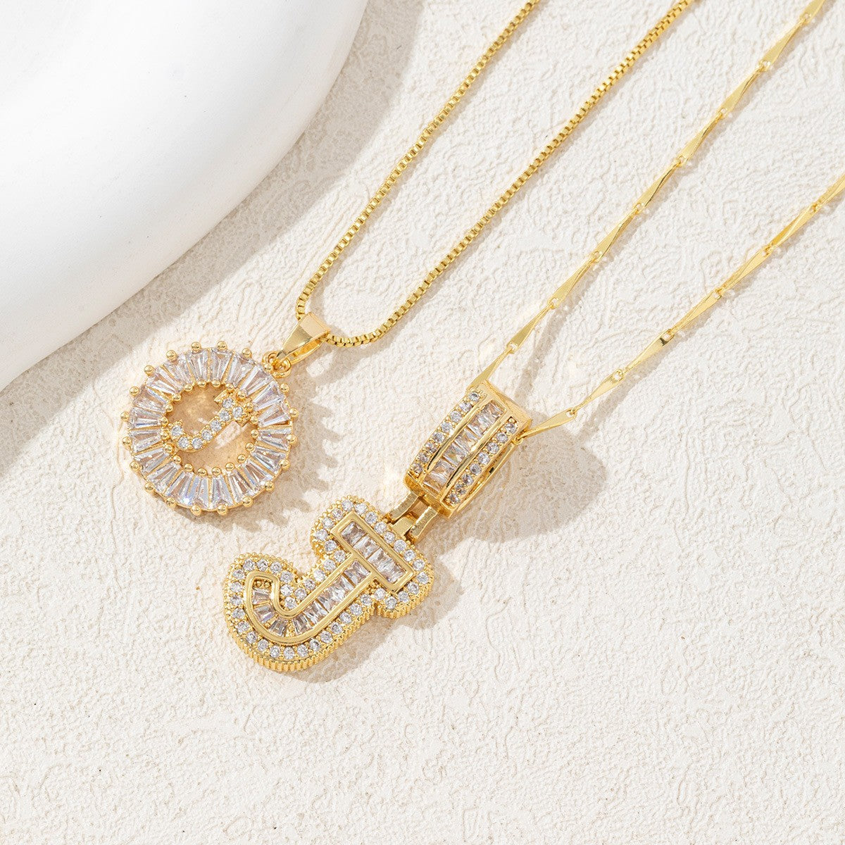 Copper and zirconium-plated gold-plated necklace with 26 English letters inlaid with diamonds-wsm